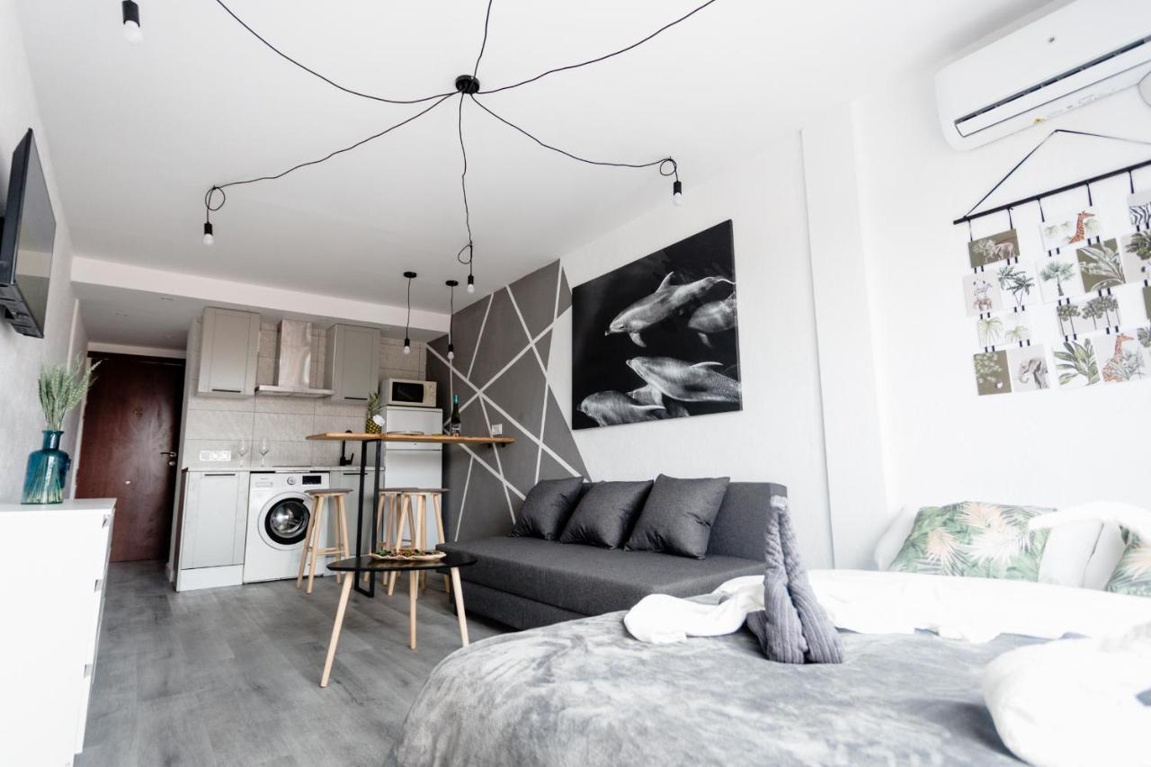 Modern Studio With See And City View Бенидорм Екстериор снимка
