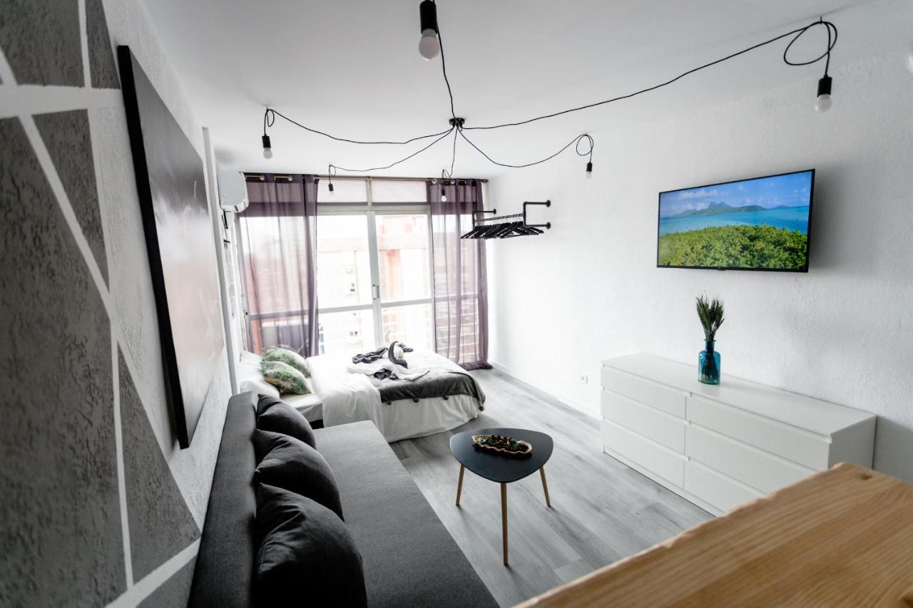 Modern Studio With See And City View Бенидорм Екстериор снимка